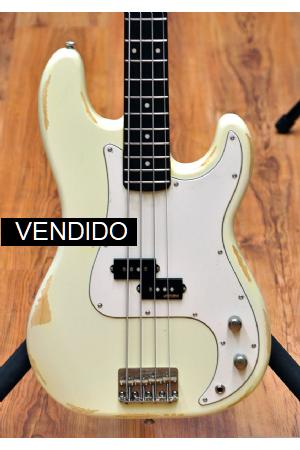 Vintage V4 Icon Bass Distressed Vintage White